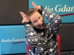 Eksperyment, w którym poezja i proza spotykają się z estetyką telewizji śniadaniowej. Cocochalet w Teatrze Rondo w Słupsku