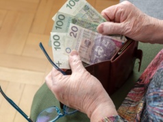 Zasiłek pielęgnacyjny 500 zł miesięcznie? Jest termin podwyżki