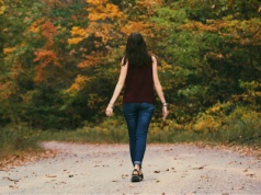 Naukowcy odkryli, jak spowolnić Alzheimera. Wystarczy 5 tys. kroków dziennie