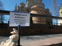 Wyborcza: Ksiądz oskarżony o pedofilię nadal uczy. Sprawa ciągnie się od 15 lat