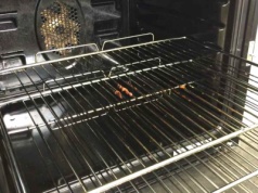 Moczę w niej ruszt piekarnika i jest jak nowy. Mało kto tak robi