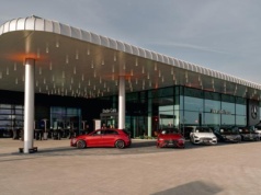 Przyszłość motoryzacji w zasięgu ręki – najnowocześniejszy salon Duda-Cars pod Lesznem już otwarty!