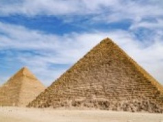 Naukowcy odkryli tajemnicze anomalie w piramidzie z Gizy. Czym są?