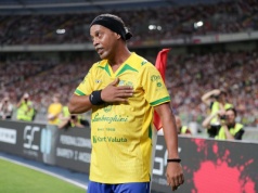 Zaskakujące wieści o Ronaldinho. Po meczu w Polsce ma zagrać... w Rosji