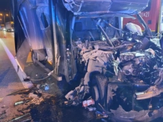 Koszmar! Bus uderzył w ciężarówkę, kabina totalnie zmiażdżona