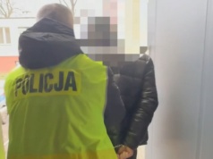 Młodzi ludzie pobili niepełnosprawnego mężczyznę. Nagranie trafiło do sieci