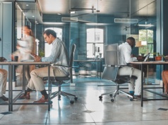 Polski sektor usług rośnie jak na sterydach, ale wciąż nie możemy dogonić Europy