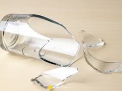 To najczęstszy błąd Polaków. Wyjaśniamy raz na zawsze, gdzie wyrzucić szklanki