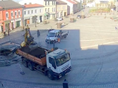 Jawor zniknął, ambrowca wciąż nie widać. Sadzenie drzewa na rynku trwa już ponad tydzień