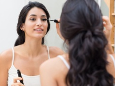 Eksperci przebadali tusze do rzęs. 3 tanie produkty z drogerii wypadły najlepiej