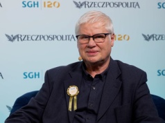 Oligarchiczny kapitalizm nie potrzebuje demokracji, dławi ją | OEES 2025