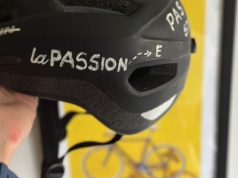 65 tys. dzieci w kaskach z logotypem ministerstwa i hasłem. Prędzej porzucą rower