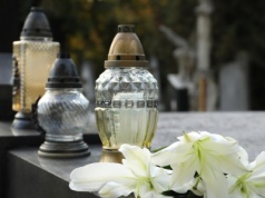 Rozsypanie prochów poza cmentarzem będzie legalne? Jest już petycja