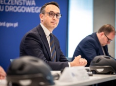 Po artykule brd24.pl ministerstwo Klimczaka usunęło zamówienie na kaski