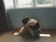 Statystyki są bezlitosne. Przemocy doświadczyła co trzecia kobieta. "Za każdą zniszczone życie"