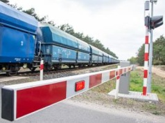 Pociągi towarowe jadą wolniej, niż ty "stojąc" w korku. Dlaczego tiry nie trafiły na tory?