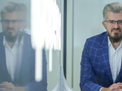 Nvidia tłumi obawy o bańkę AI. Ogromne inwestycje OpenAI i energia pozostają wyzwaniem