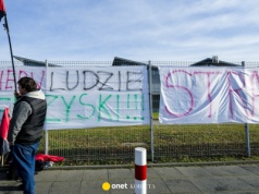 “Traktują nas jak niewolników”. Strajkujący pracownicy Valeo mówią o pracy w tej firmie