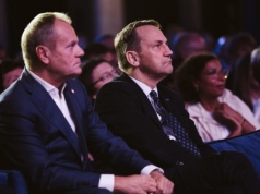 Niemiecki polityk znów atakuje Polskę. Uderzył w Sikorskiego. "Błazen"