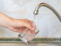 Pijesz fluorowaną wodę i spada ci IQ. W końcu zbadali wielki mit