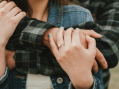 Ten trend może pomóc zdiagnozować problemy w związku. Czym jest teoria ptaka?