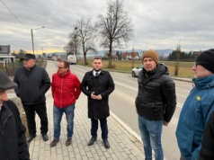 W Tomicach odebrano nowy chodnik przy ul. Patria. Powstają już kolejne odcinki