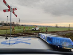 Zderzenie auta z szynobusem. Jedna osoba ranna