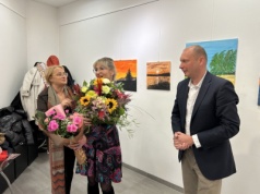 „Między światem ludzi, a naturą”. Nowa ekspozycja malarska w wieży ratuszowej