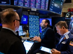 Wall Street pod presją. Technologia ciągnie indeksy w dół, inwestorzy czekają na sygnały z Fed