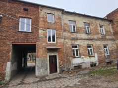 Grzyb na ścianach i brak ocieplenia. Piotrkowianie skarżą się na warunki mieszkaniowe