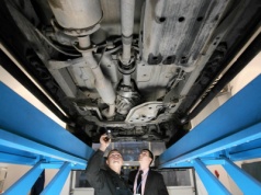 Szarpanie podczas ruszania? Mechanicy radzą sprawdzić to na początku