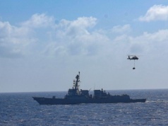 Amerykański niszczyciel w akcji. Rosyjski tankowiec zablokowany