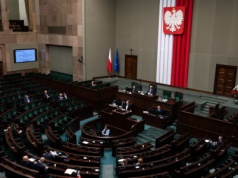 Rząd bierze się za ochronę Polaków w sieci. Jest nowa ustawa