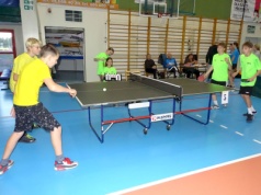 Spotkali się przy tenisowych stołach