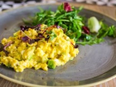 Jajecznicę wzbogacam o witaminę E i kwasy omega-3. Czuję po niej przypływ zdrowej energii