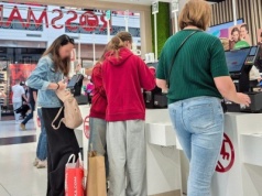 To hit w kosmetyczce każdej kobiety. Oryginał kosztuje 60 zł, zamiennik z Rossmanna tylko 15!