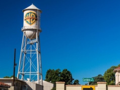 Właściciel TVN i HBO na sprzedaż. Trzech gigantów zlożyło oferty