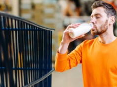 Eksperci przebadali mleko pełnotłuste. Ta tania marka z dyskontu okazała się najlepsza