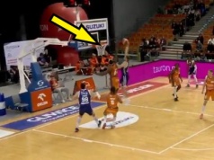 AMW Arka zdemolowała rywala. Co za lot Garbacza!