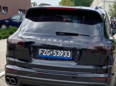 Nowy samochód na czarnych tablicach? Lepiej mieć się na baczności