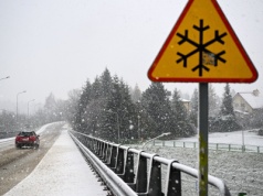 Niebezpieczna zimowa pogoda. Obowiązują alarmy drugiego stopnia