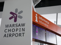 Dym na pokładzie, awaryjne lądowanie i ewakuacja. Zamieszanie na Okęciu