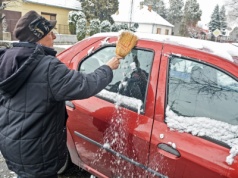 Zamarznięta szyba? Nie skrob. Były inżynier NASA zdradza patent idealny na mroźne poranki