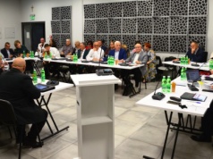 Chełmiec: polityczna burza w radzie. Przerwana sesja, wniosek o odwołanie przewodniczącego i wiceszefa. Rewolucja nabiera tempa