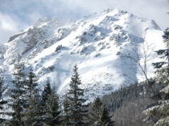 Bardzo trudne warunki turystyczne w Tatrach, szlaki są zasypane