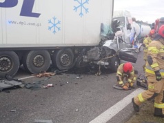 Groźny wypadek na autostradzie A2. Lądował śmigłowiec LPR. "Szoferka została zmiażdżona"