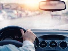 Czy możliwy jest mandat za brak okularów przeciwsłonecznych zimą? 237 Highway Code i jego konsekwencje