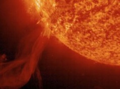 W Ziemię uderzył nietypowy wyrzut masy ze Słońca. Pełne zaskoczenie