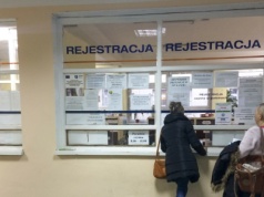 Zwolnienie lekarskie z kodem B. Takie obowiązki ma pracodawca