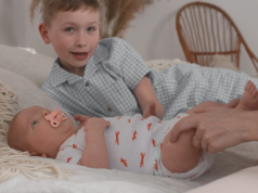 "No fajny ten dzidziuś, ale odnieś go już do szpitala." Zaskakujące reakcje dzieci na rodzeństwo